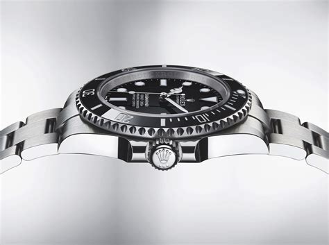 Rolex submariner side view